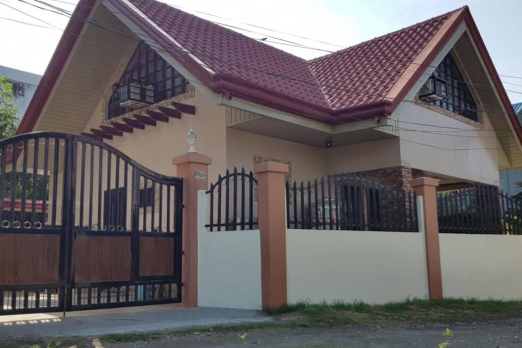 Vila Resthouse Fully Airconditioned W/ Private Parking Tuguegarao City Exteriér fotografie