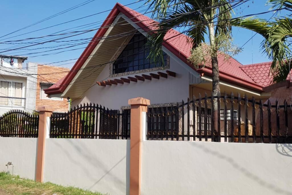 Vila Resthouse Fully Airconditioned W/ Private Parking Tuguegarao City Exteriér fotografie